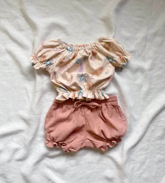 Duke & Duchesses Cali Shirred Crop Top - Cream Seashells Print