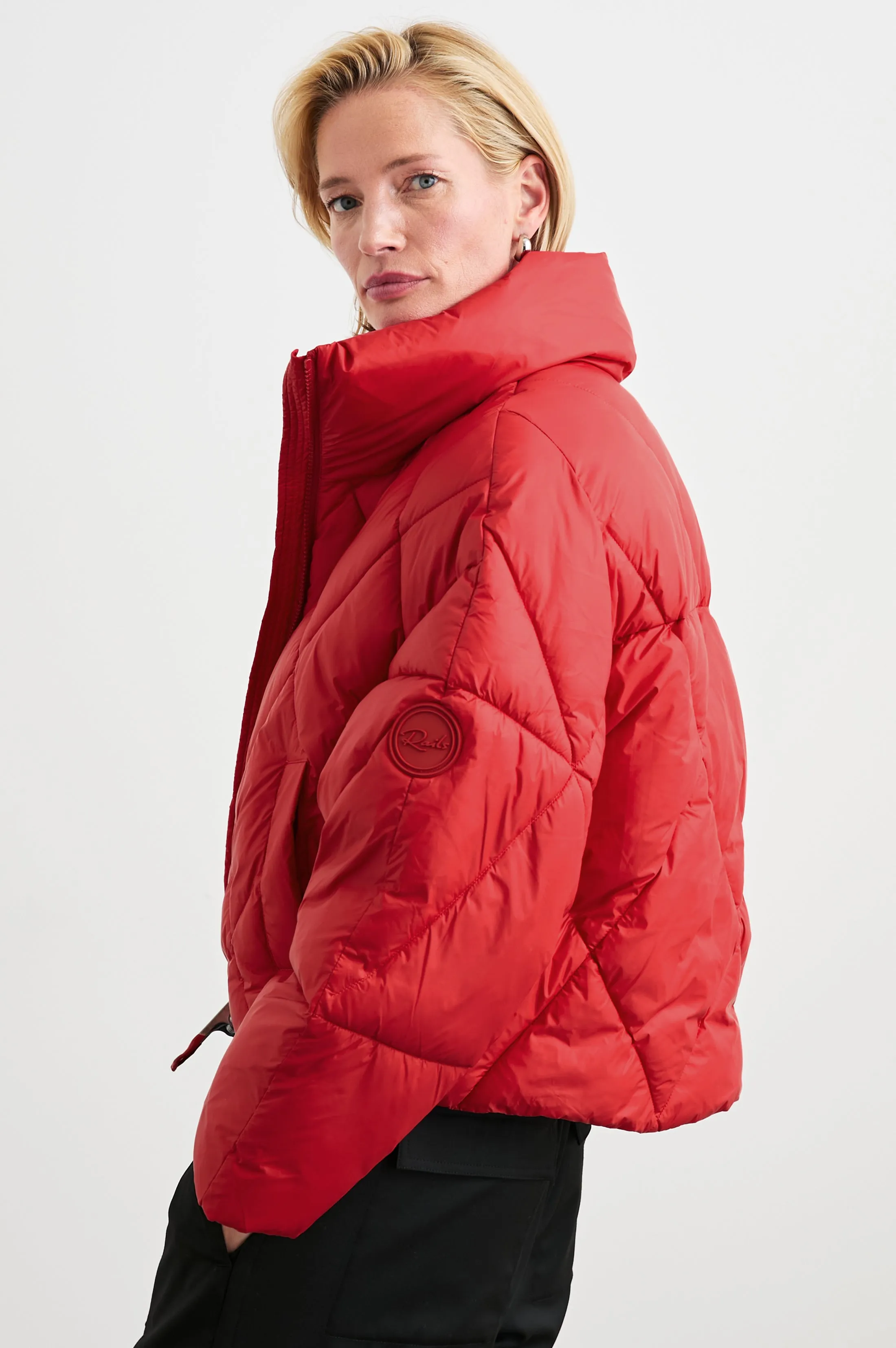 SUMMIT JACKET - SCARLET